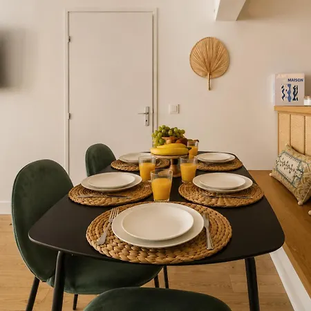 Lavie Maison | Parisian Living, Eiffel Tower * باريس