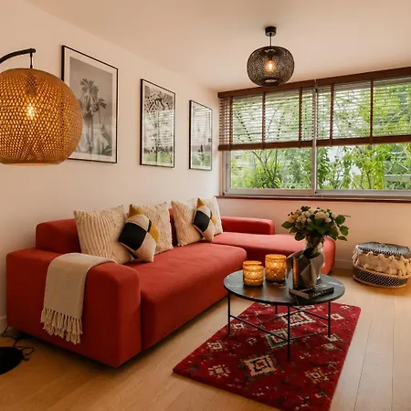 Lavie Maison | Parisian Living, Eiffel Tower *