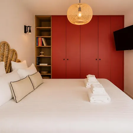 Lavie Maison | Parisian Living, Eiffel Tower شقة